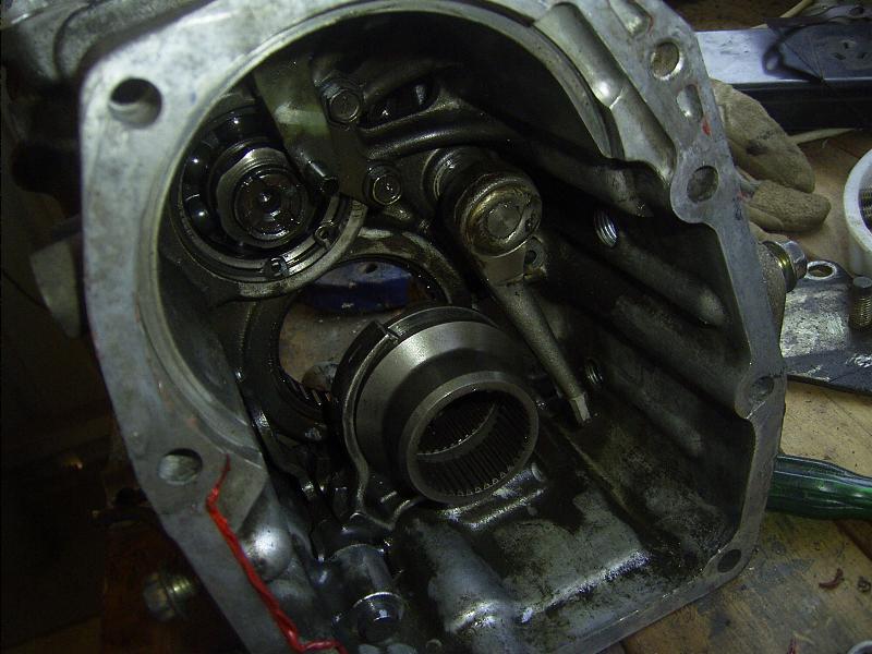ea82gearbox_centerdifflock_rearremoved_diff_engager_frontview.jpg